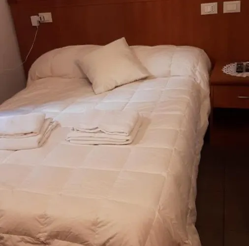 Acomodação com café da manhã  Termini Tina Ya 4*