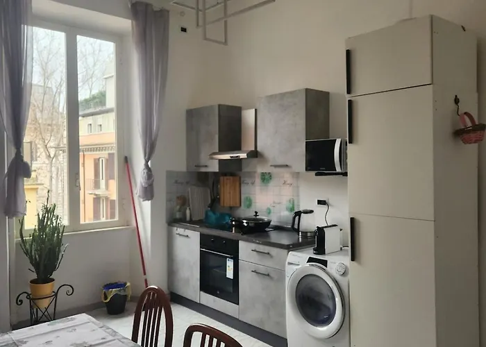 Acomodação com café da manhã  Termini Tina Ya 4*